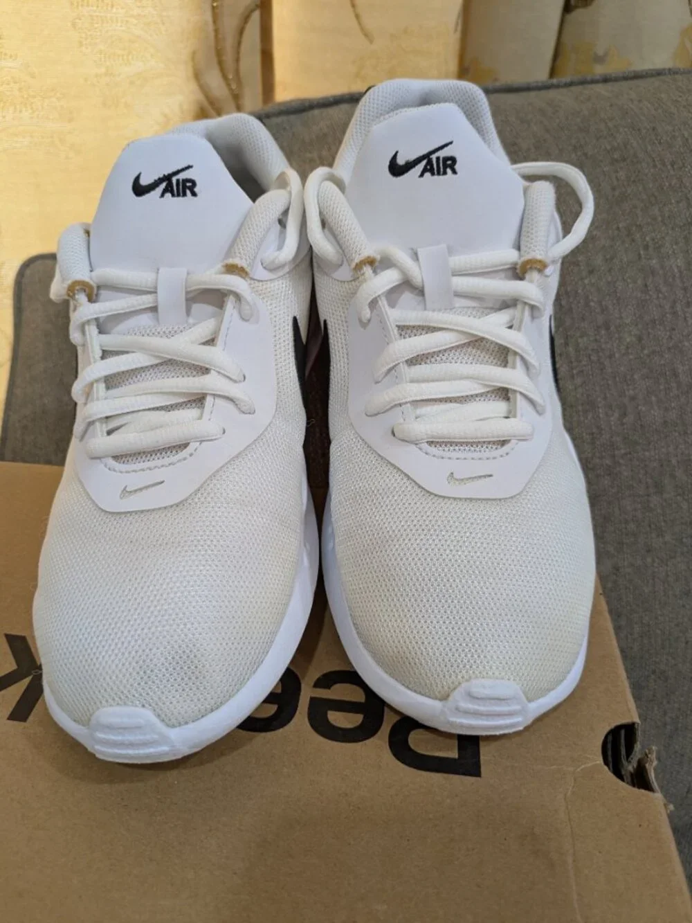 Size 8.5 - Nike Air Max Oketo White Black W Great Condition